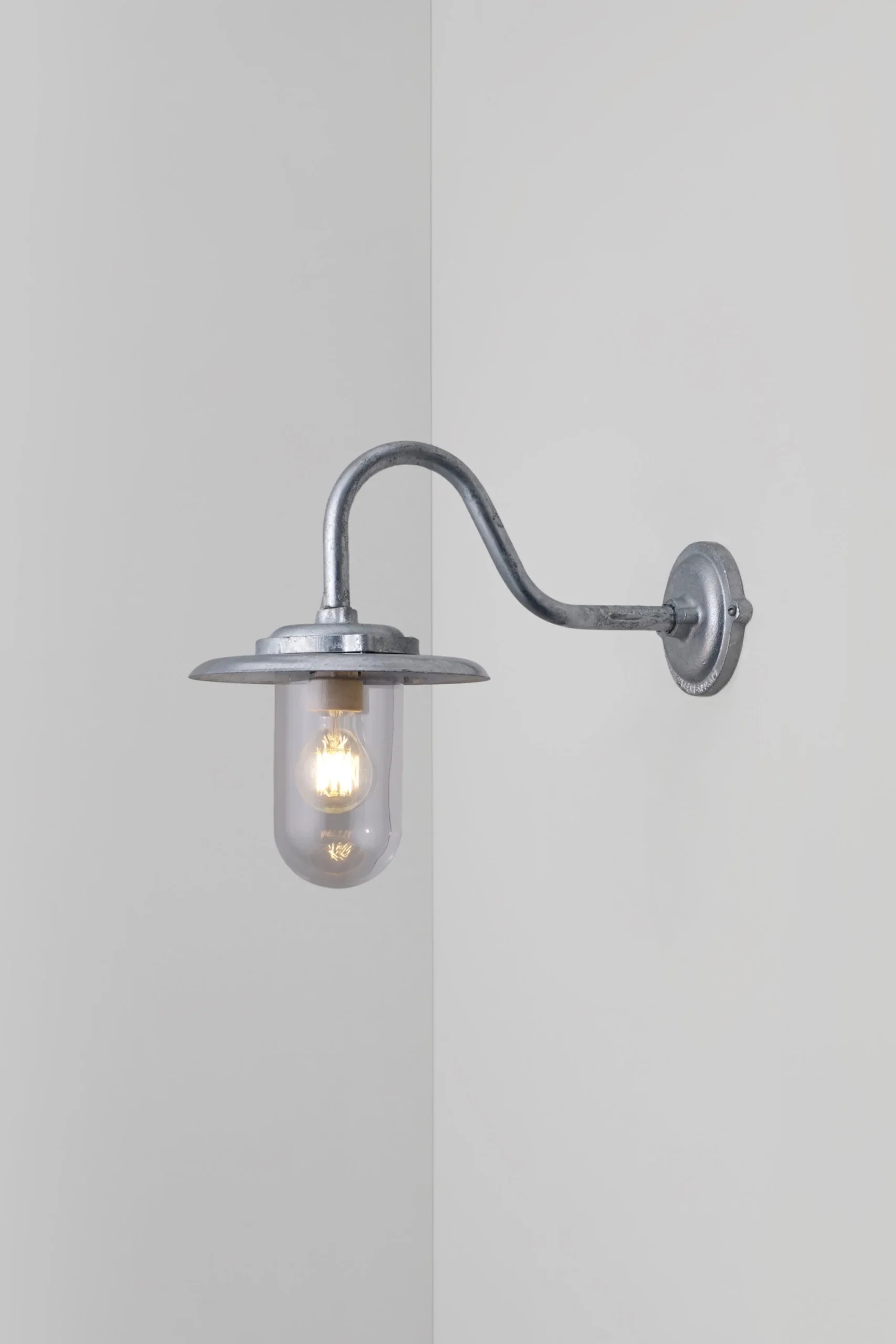 Exterior Bracket Light, 100W, 7677