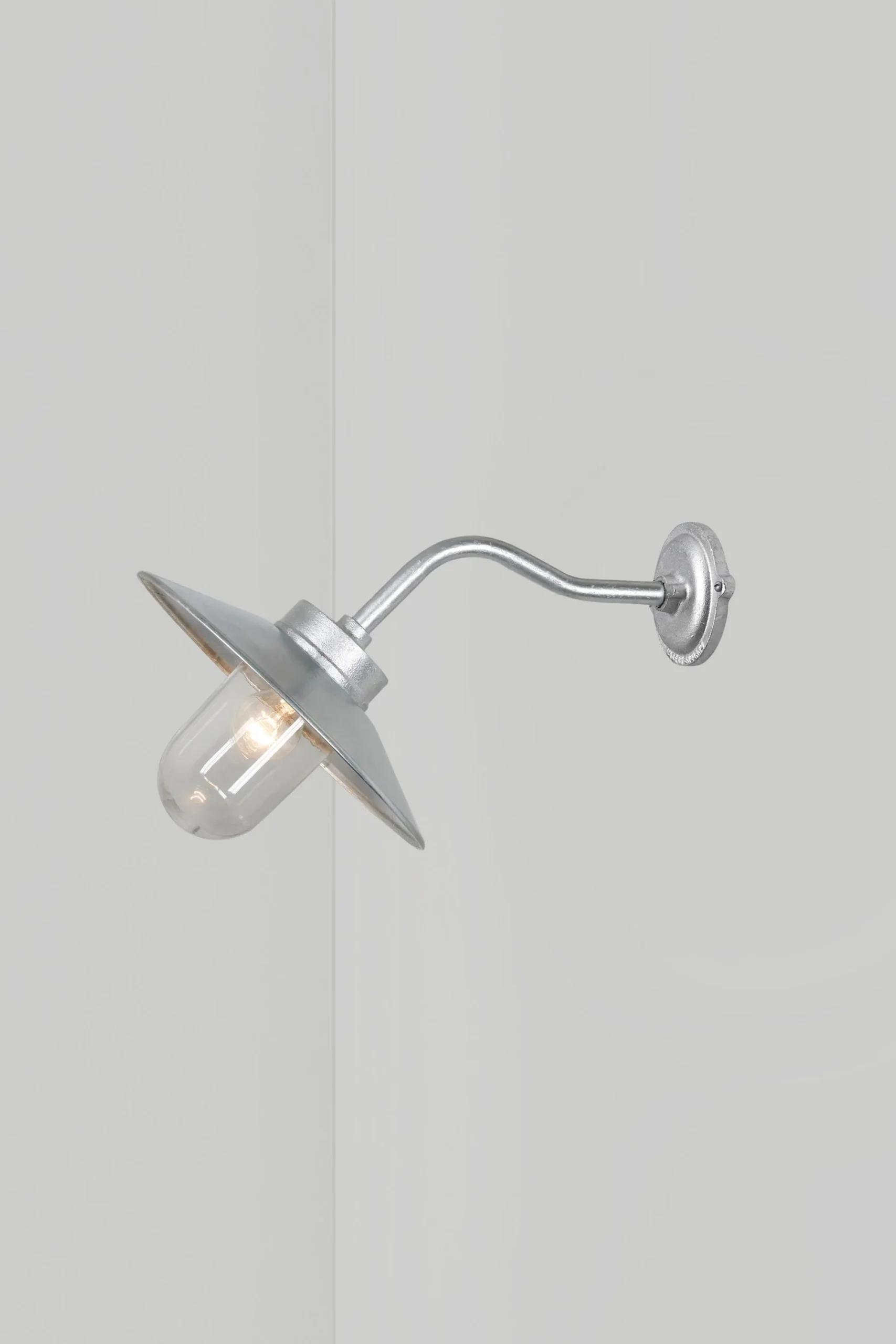 Exterior Bracket Light, Canted, 7680
